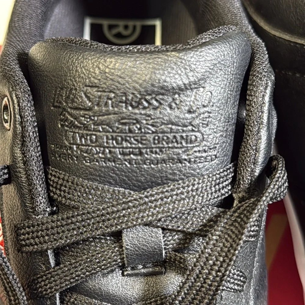 Levis classic crisp